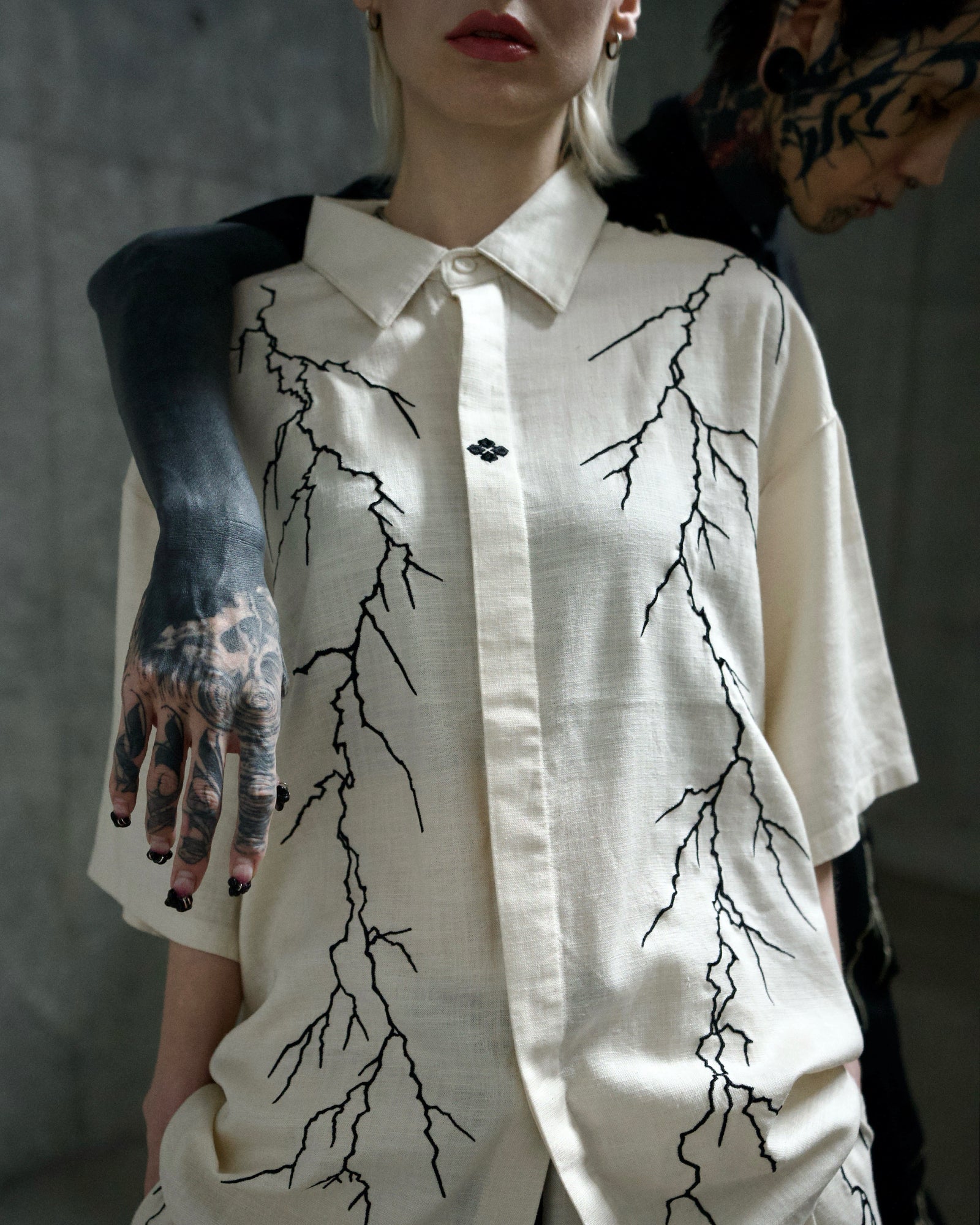 雷鳴 LIGHTNING EMBROIDERY SHIRT WHITE – GXX