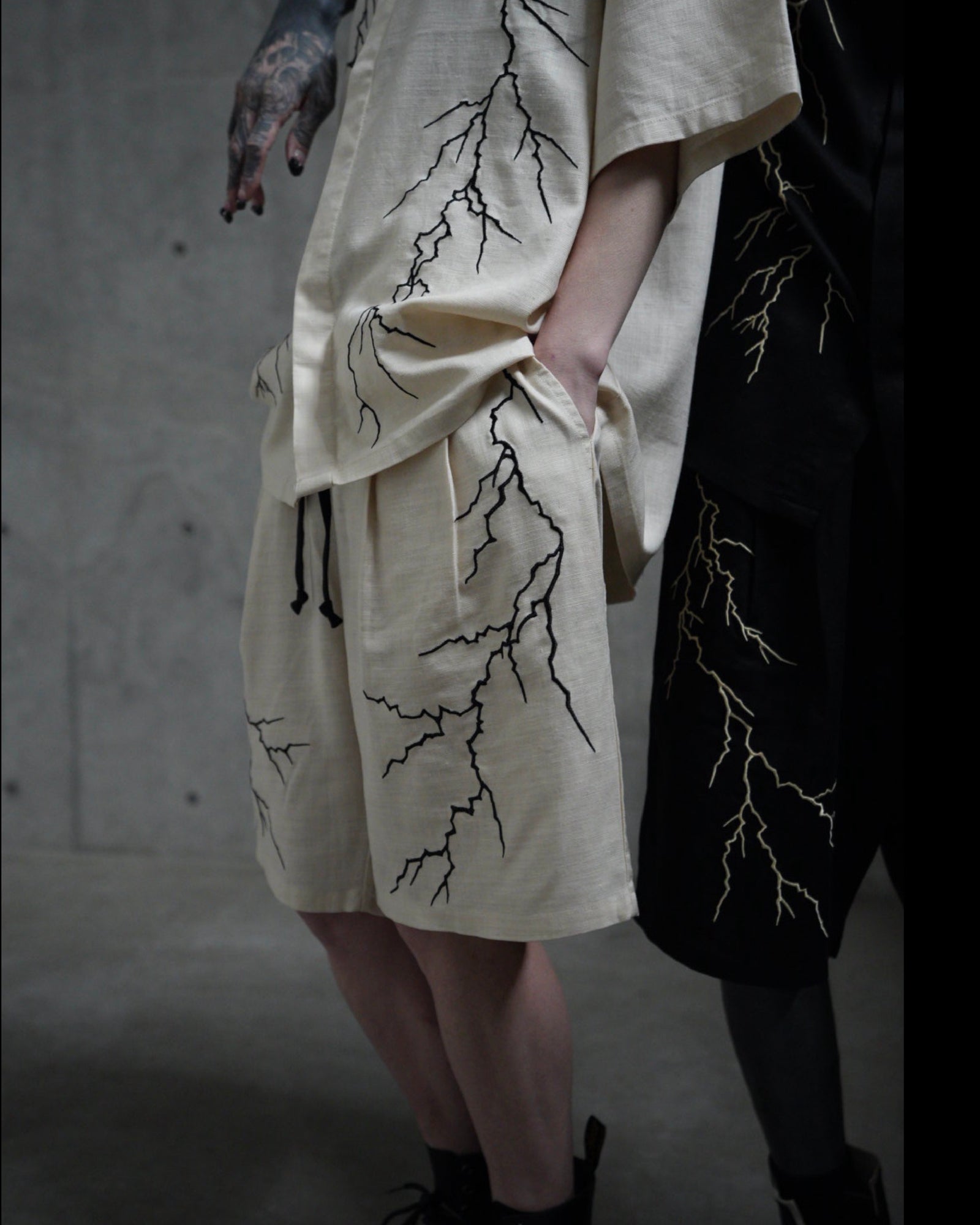 雷鳴 LIGHTNING EMBROIDERY SHORTS WHITE – GXX