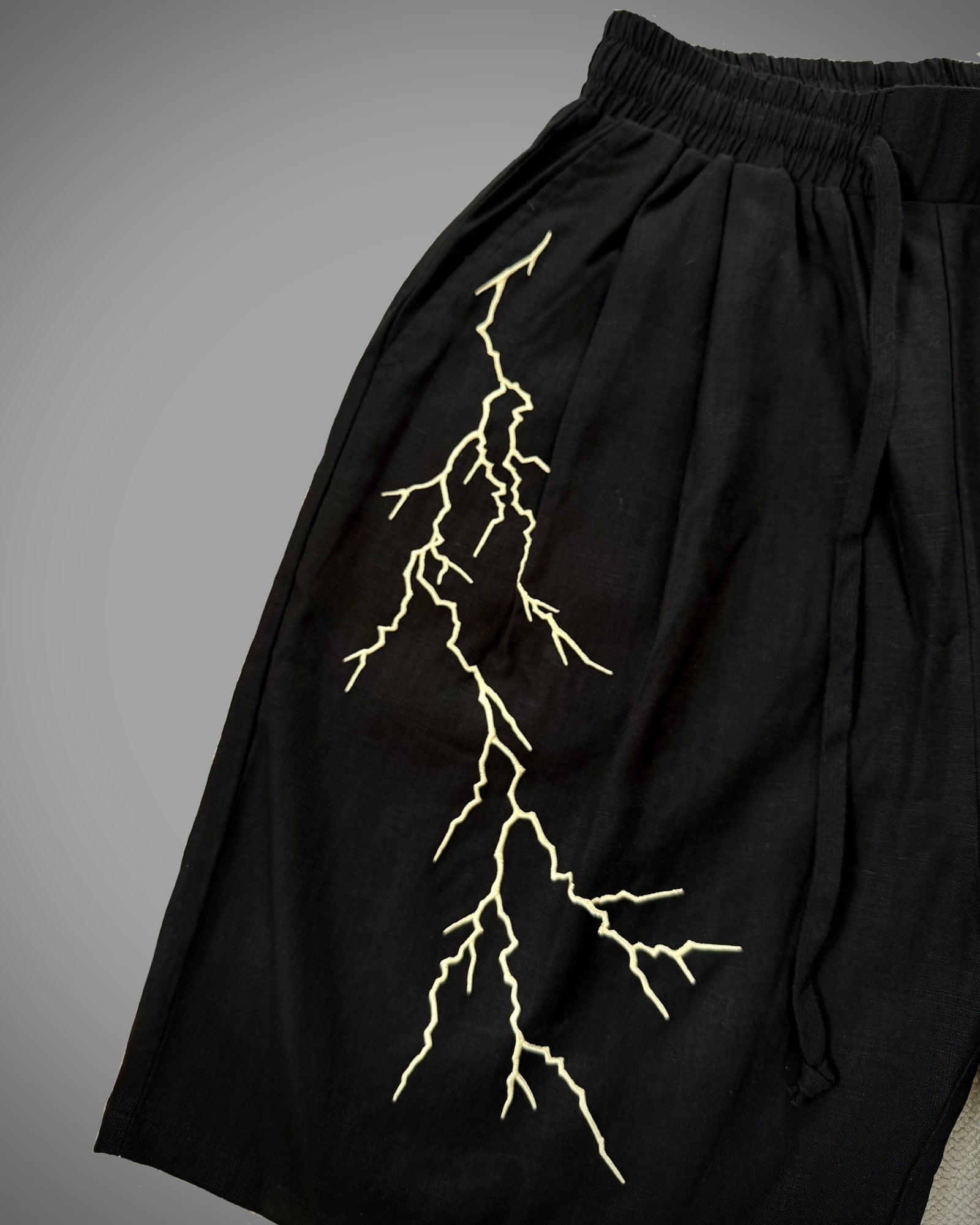 THUNDER STRIPES ADJUSTABLE SHORT クロ　Mサイズ 雷鳴 LIGHTNING EMBROIDERY SHORTS BLACK – GXX