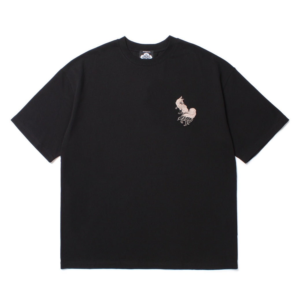 Sixh / 総柄カットソー  白ｘ黒 S-25-04-15-036-HN-TO-AS-ZS 白墨狐 EMBROIDERY S/S TEE BLACK – GXX