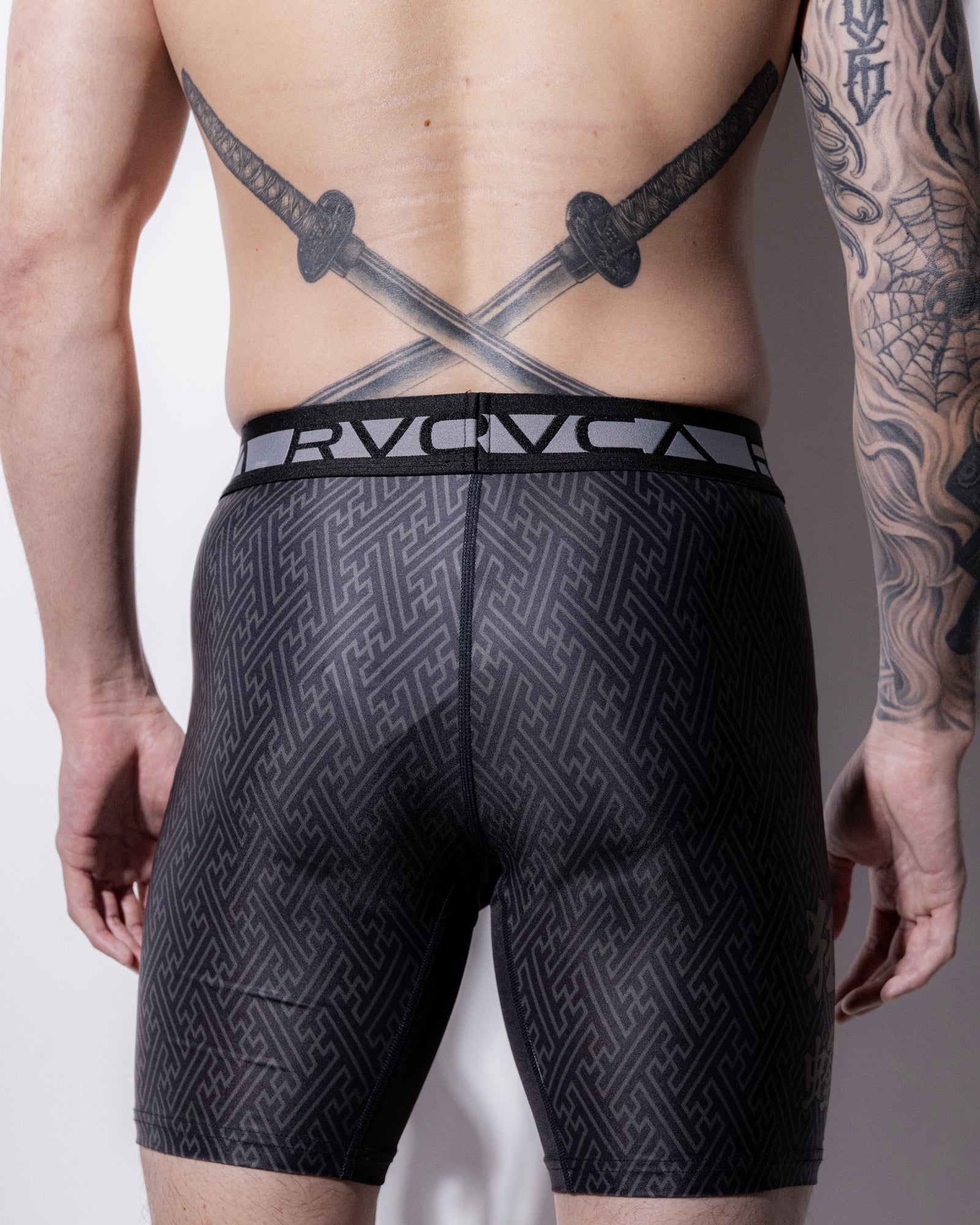 RVCA & KRAZY BEE X GAKKIN SHORTS Sサイズ RVCA x KRAZY BEE x GAKKIN FIGHT SHORTS – GXX