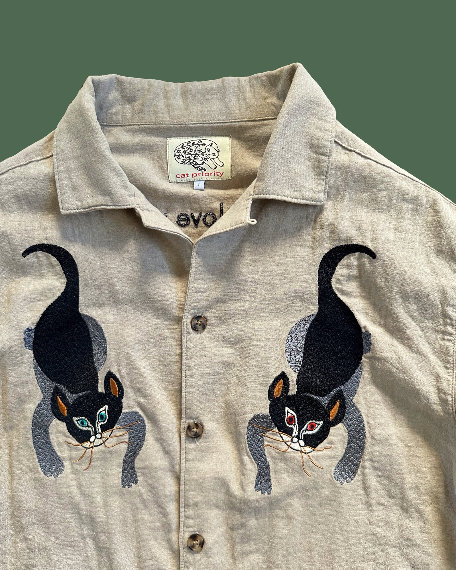 noko gakkin cat & snake 刺繍半袖シャツ ダブルガーゼ cat & snake 刺繍半袖シャツ ベージュ – GXX