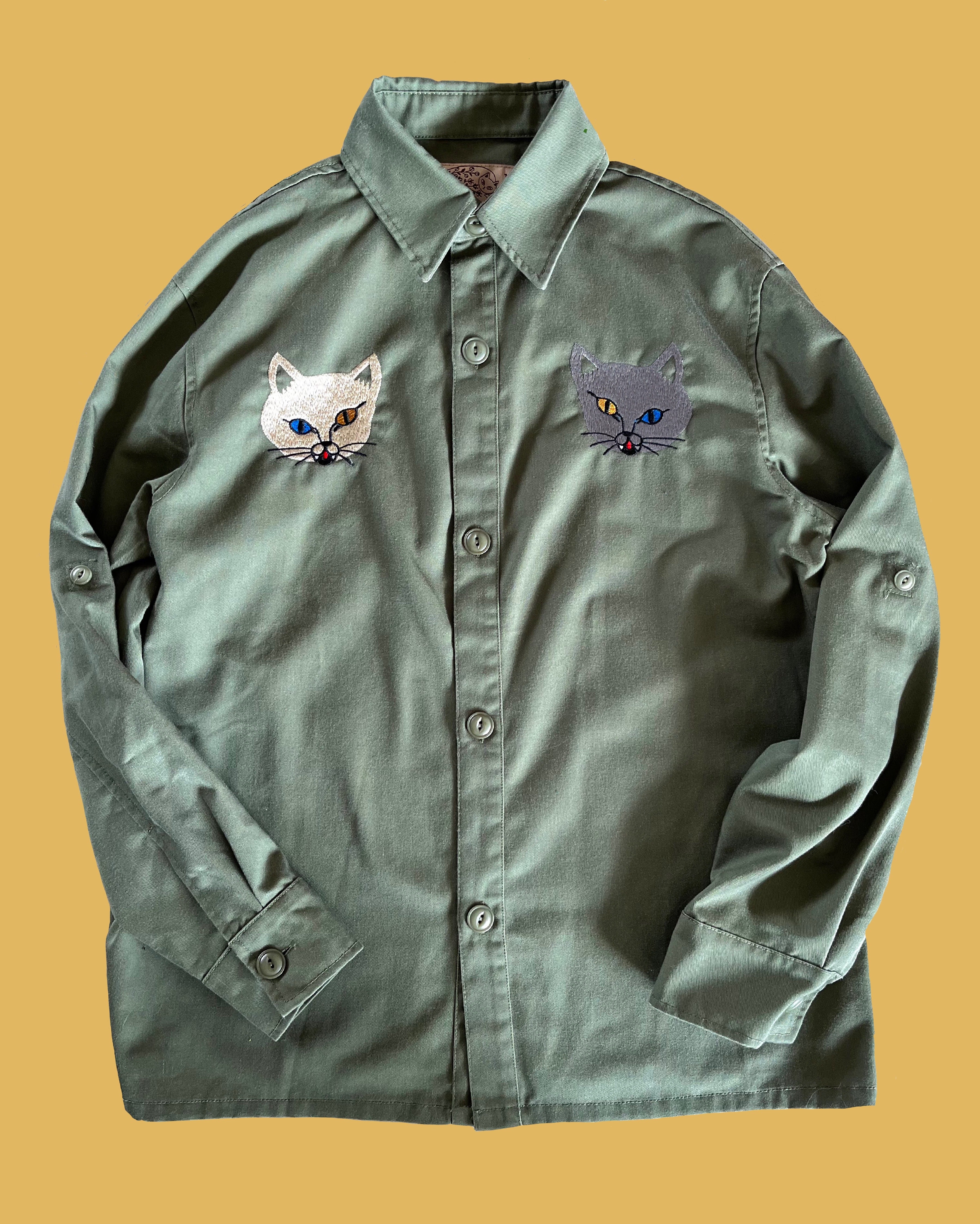 Cat priority embroidered shirt ベージュXグレー – GXX