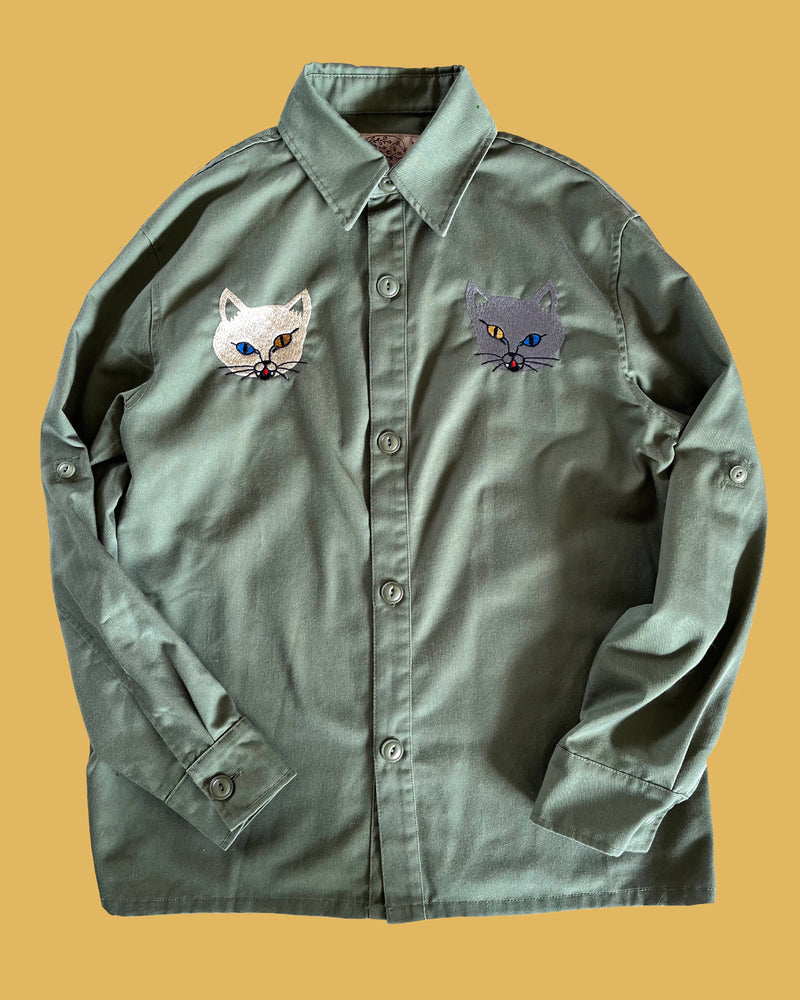 Cat priority embroidered shirt　ベージュXグレー