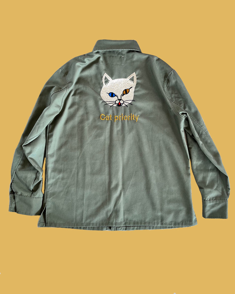 Cat priority embroidered shirt　ベージュXグレー